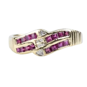 Пръстен с рубин и диаманти от жълто злато – 0,32 ct рубин & 0,06 ct диаманти