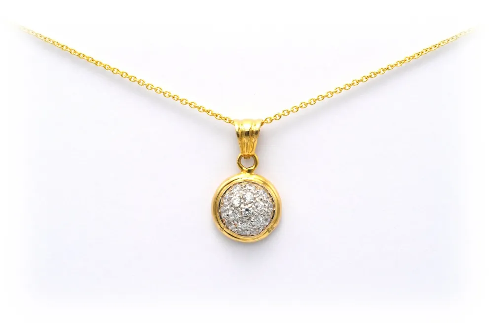 Съвременен медальон от жълто злато, инкрустиран с диаманти (+-0.425ct)