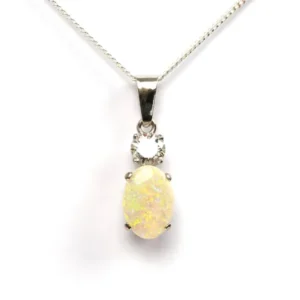 Съвременен медальон от 18-каратово бяло злато, опал и диамант 0,45 ct