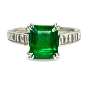 Пръстен от бяло злато с изумруд 3 ct и диаманти 0,48 ct