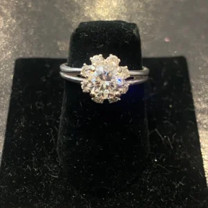 Пръстен Солитер от Платина с диамант 0,85 ct и обкръжение от диаманти