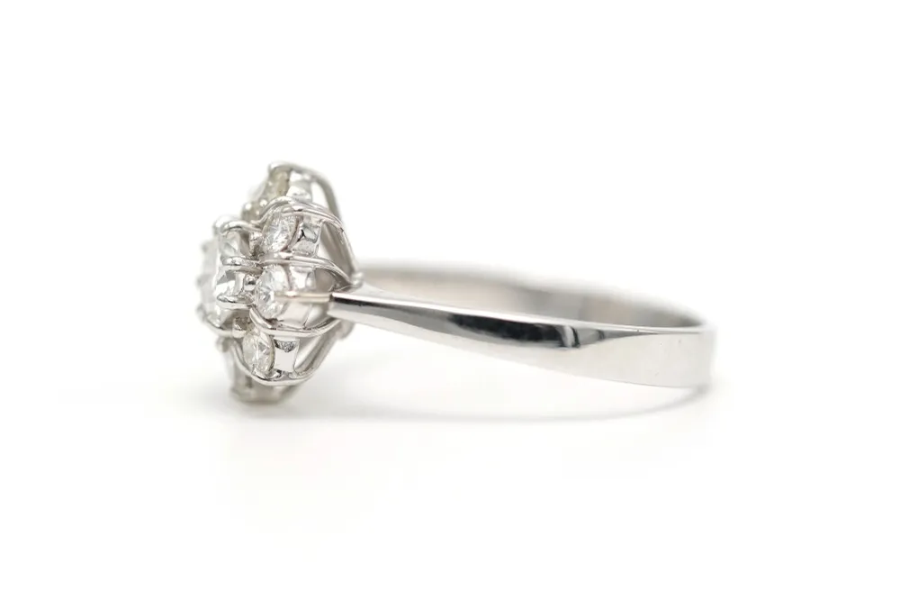 Съвременен пръстен от бяло злато, инкрустиран с диаманти (+-0.88ct)