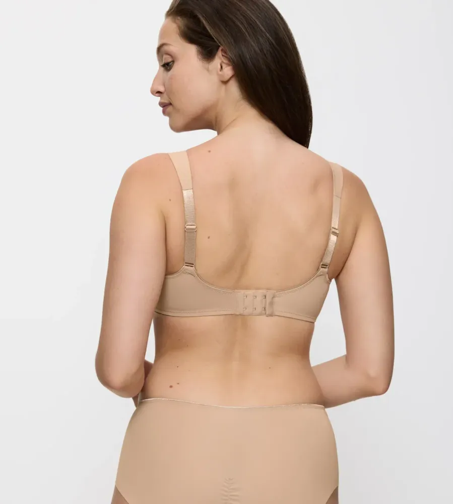 10136881 Сутиен Triumph Essential Minimizer W 99% Налични от обявените.