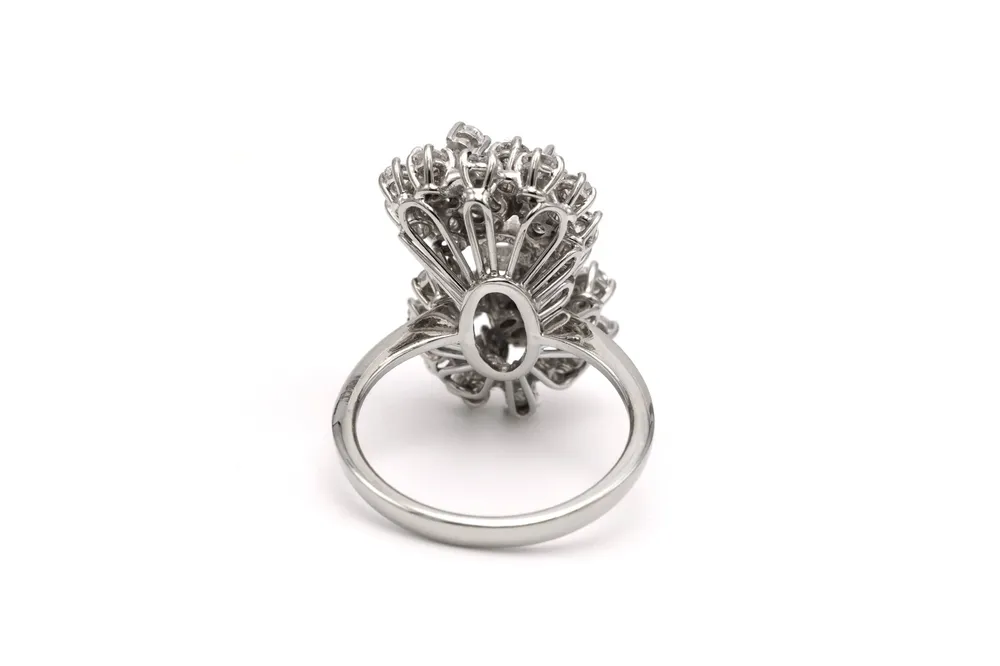 Съвременен пръстен от бяло злато, инкрустиран с диаманти (+-1.36ct)