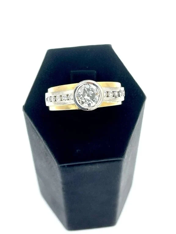 Пръстен от жълто злато и бял диамант 1.40ct HRD сертификат