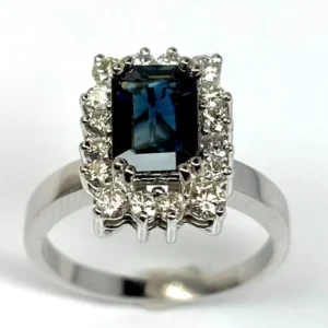Съвременен пръстен от жълто злато, инкрустиран със сапфир (1,54 ct) и диаманти (0,36 ct).