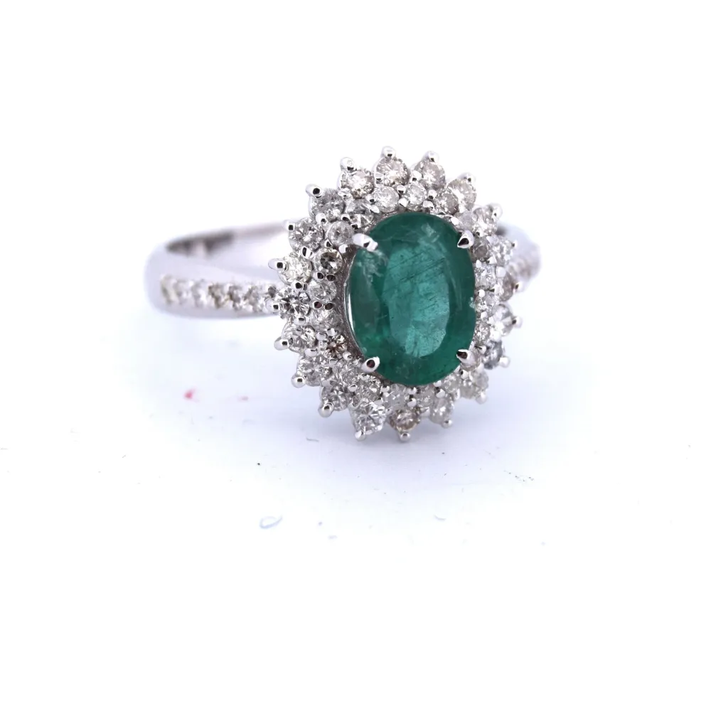 ПРЪСТЕН ОТ БЯЛО ЗЛАТО 18 KT с изумруд 1.80 ct и диаманти