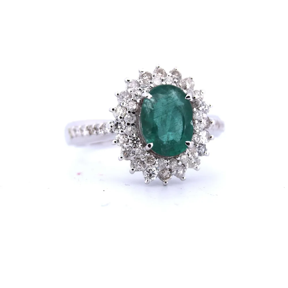 ПРЪСТЕН ОТ БЯЛО ЗЛАТО 18 KT с изумруд 1.80 ct и диаманти