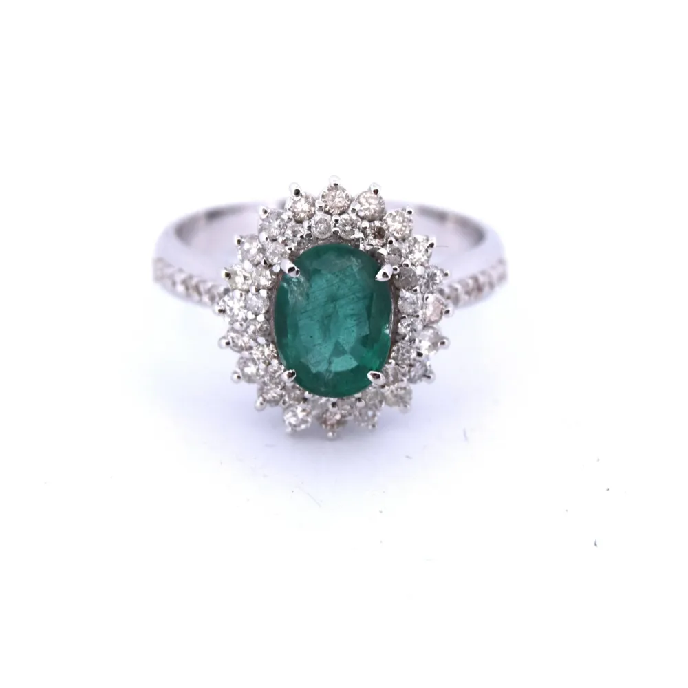 ПРЪСТЕН ОТ БЯЛО ЗЛАТО 18 KT с изумруд 1.80 ct и диаманти