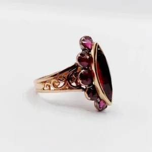 Античен маркез пръстен от розово злато 18k с гранати върху фолио (около 1890)