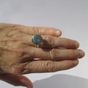 Пръстен Солитер коктейл аквамарин 9 карата от бяло злато 18k