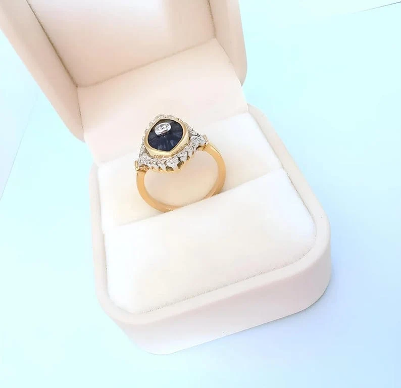 Маркез пръстен със сапфири и диаманти от двуцветно злато 18K