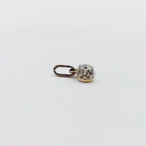 Висулка от бяло злато с диамант в стар стил, инкрустирана с нокти (около 1900 г.)
