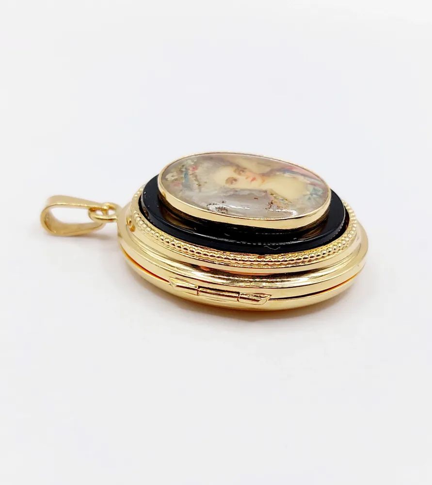 Медальон за снимка от розово злато, миниатюрна дама и оникс (около 1900 г.)