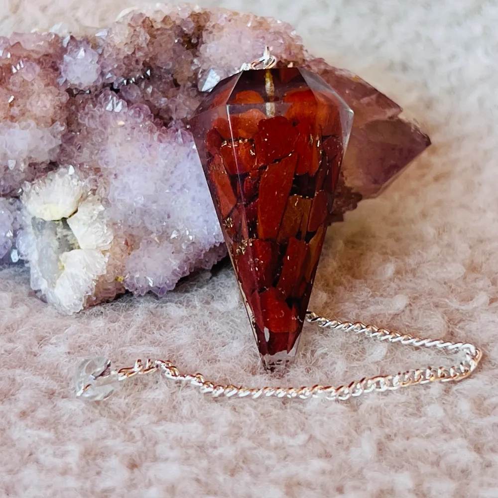 Оргонитен медальон червен яспис