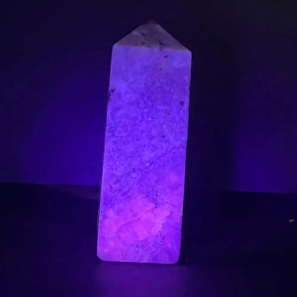 Кула/Обелиск хакманит UV реактивен m1