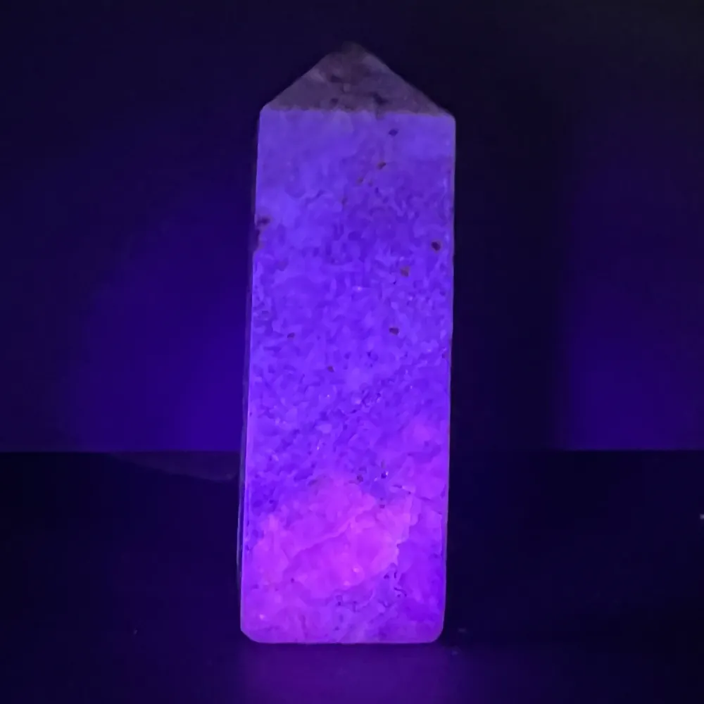 Кула/Обелиск хакманит UV реактивен m1