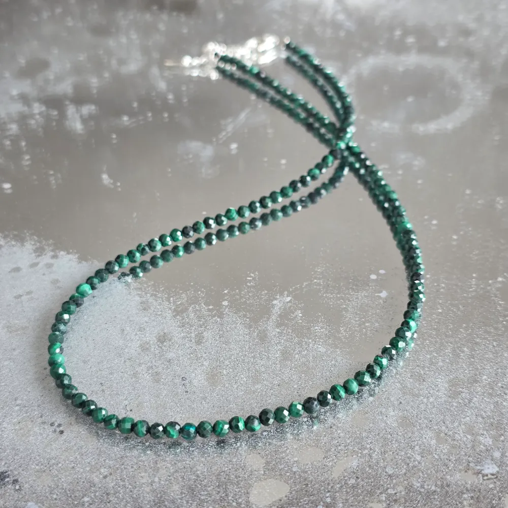 Огърлица от малахит на Земната песен #274
