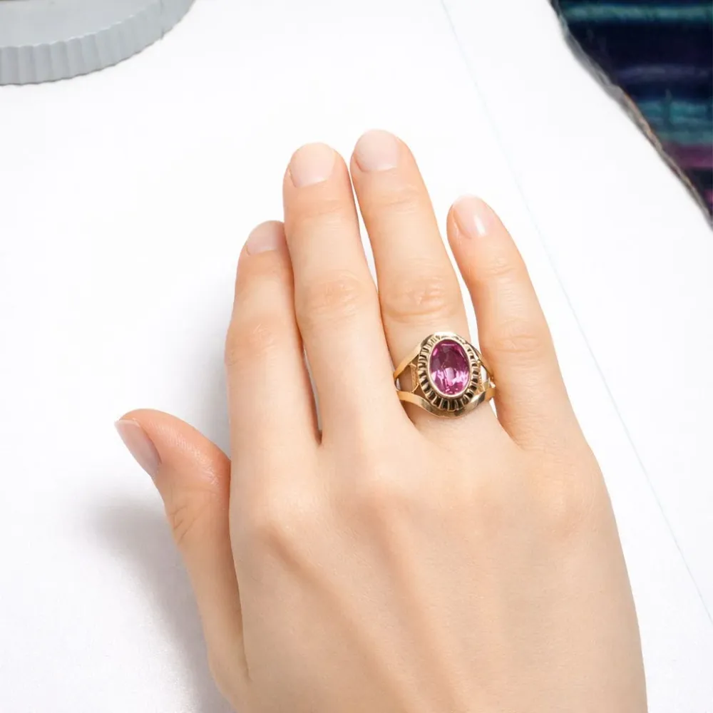 Винтидж съветски пръстен от жълто злато с розов камък