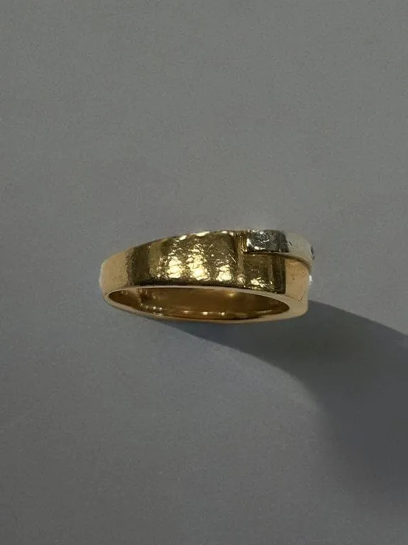 Един на другия пръстен