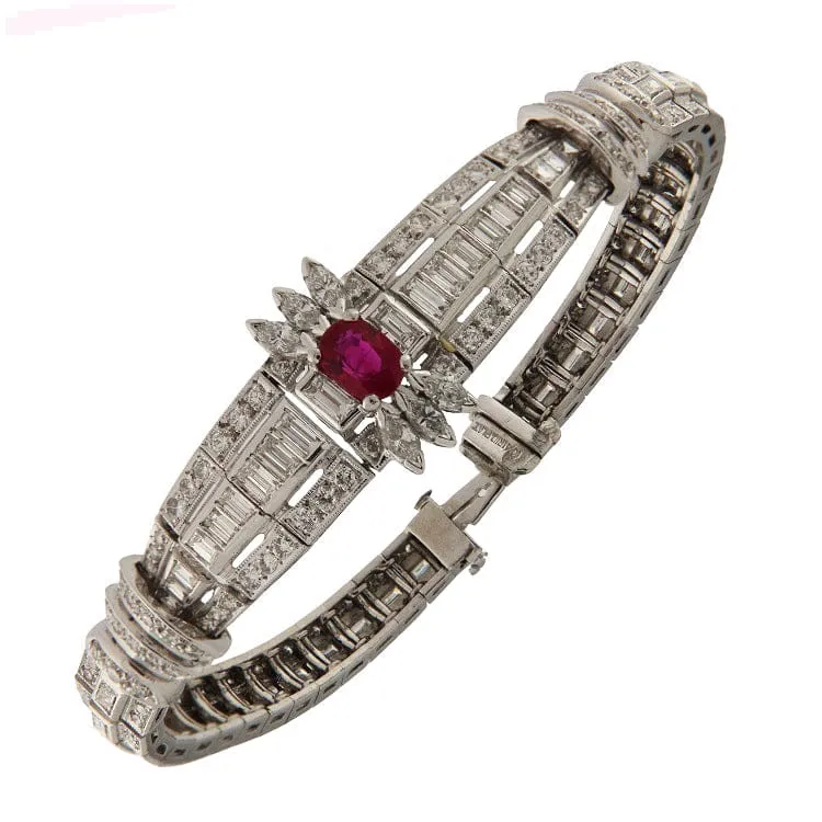 Гривна в Платина - Овален рубин и диаманти 4,22 ct