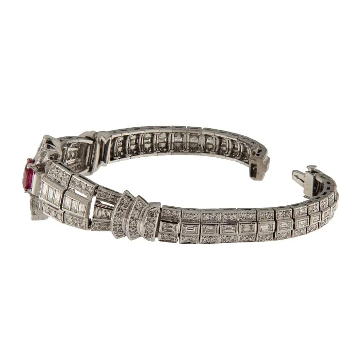 Гривна в Платина - Овален рубин и диаманти 4,22 ct