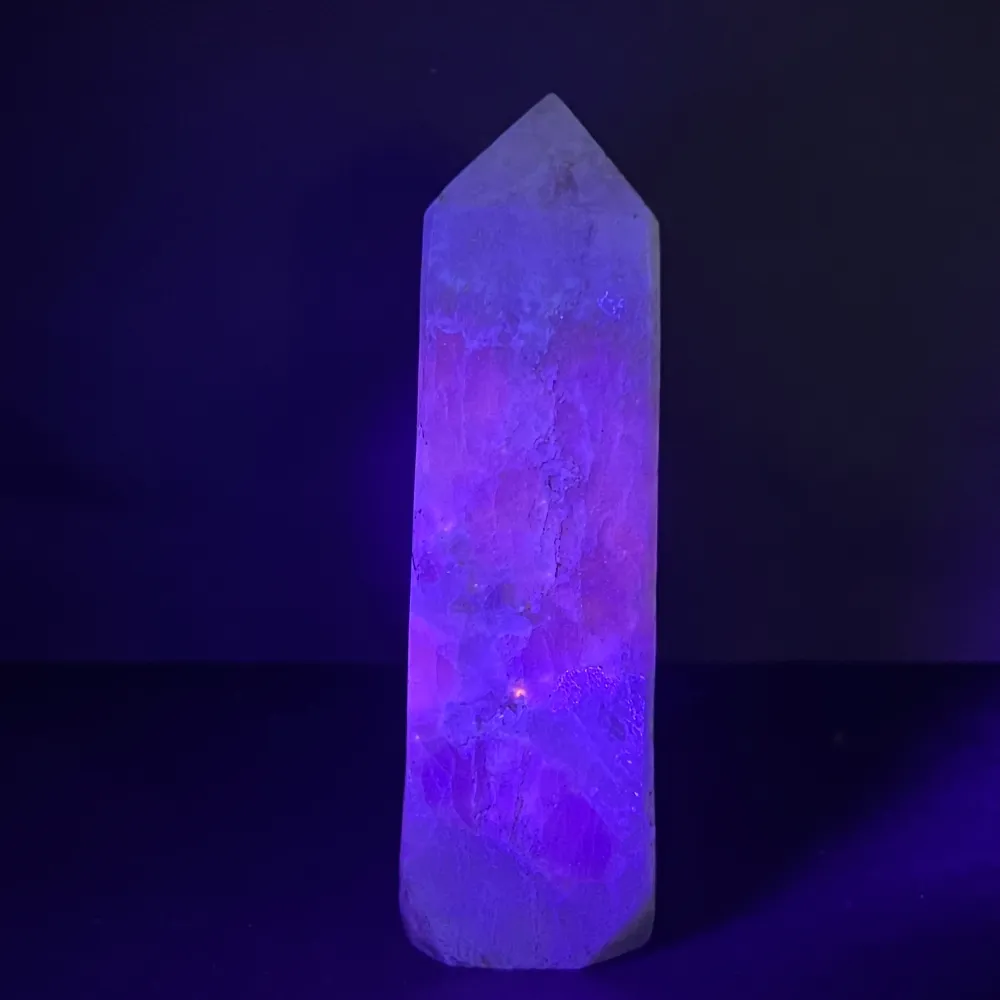 Кула/Обелиск хакманит UV реактивен m7