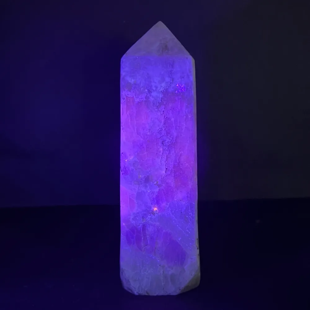 Кула/Обелиск хакманит UV реактивен m7