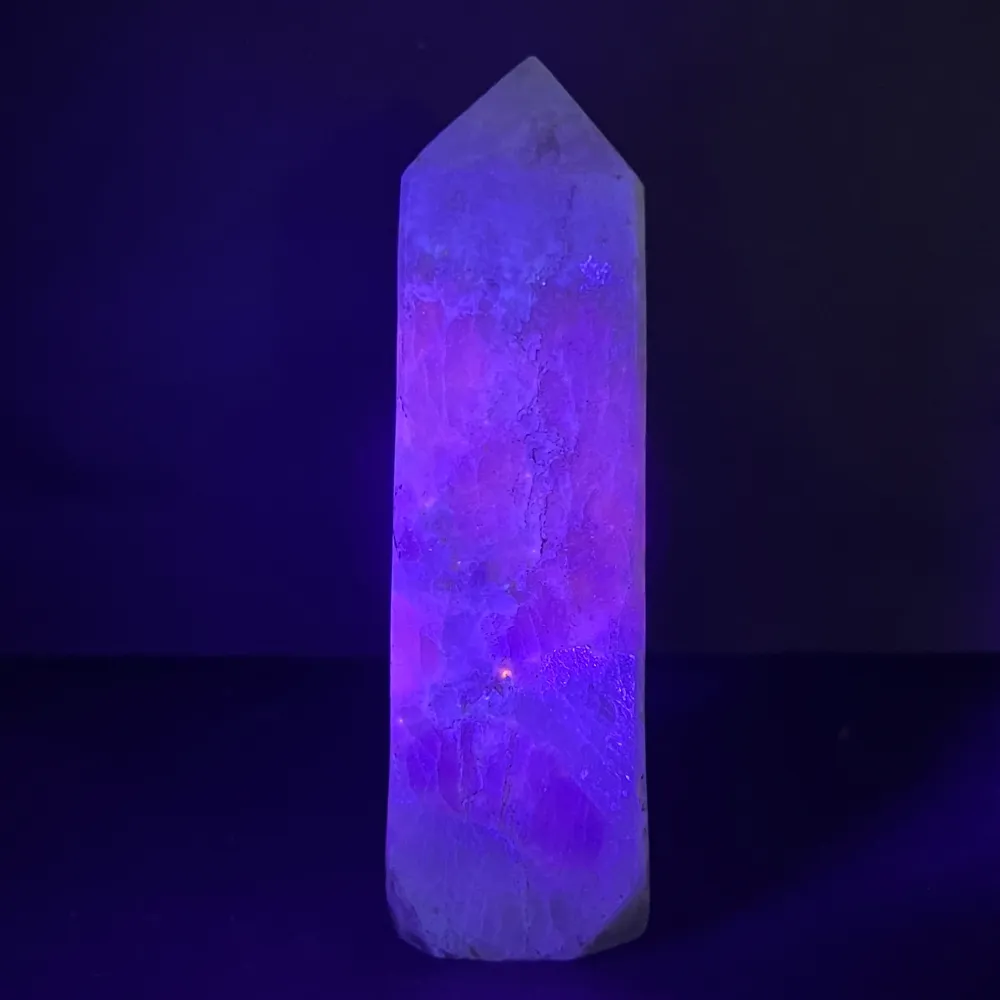 Кула/Обелиск хакманит UV реактивен m7