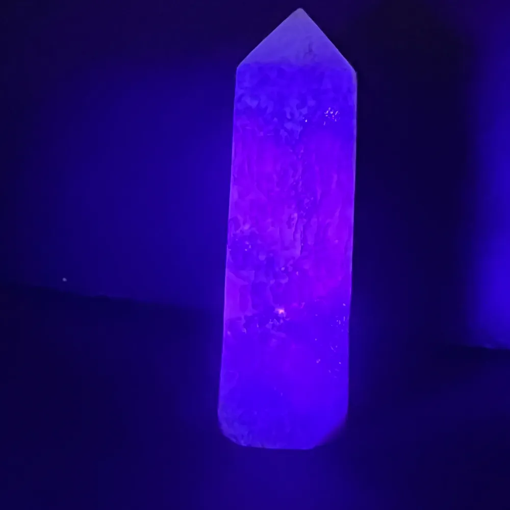 Кула/Обелиск хакманит UV реактивен m7
