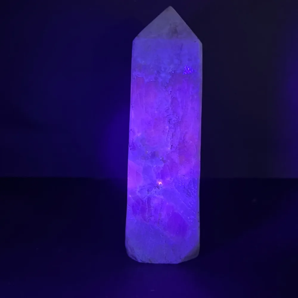 Кула/Обелиск хакманит UV реактивен m7