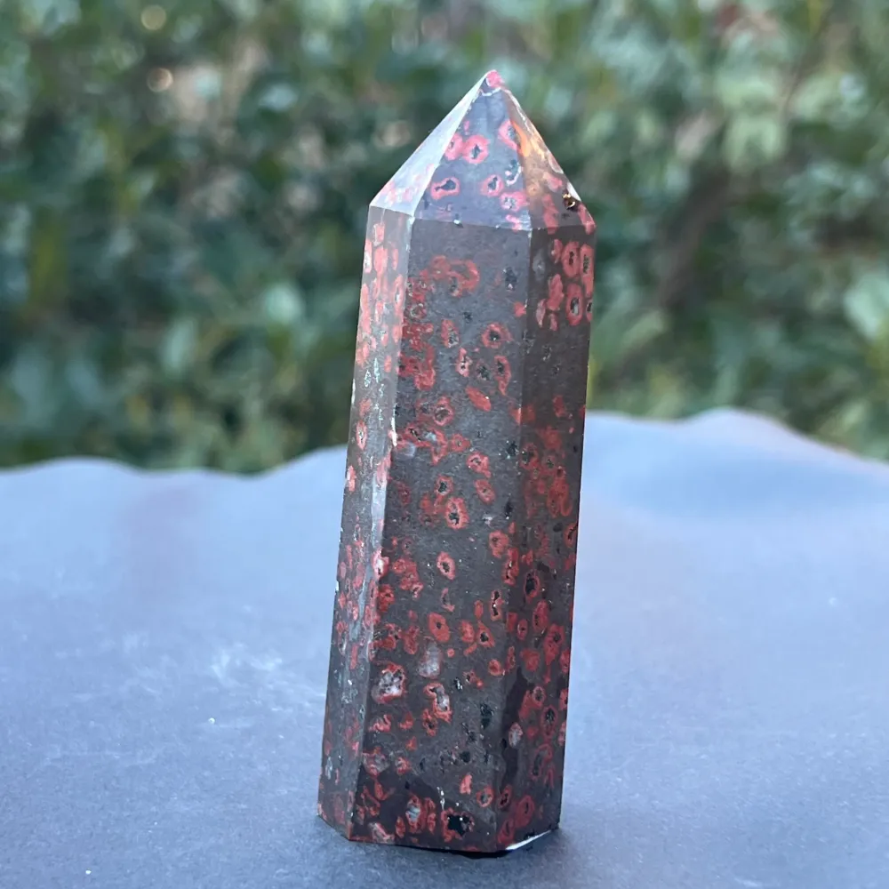 Сливов цвят яспис обелиск m1
