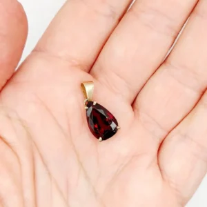Винтидж медальон от розово злато 18 карата с круша гранат 6,60 ct