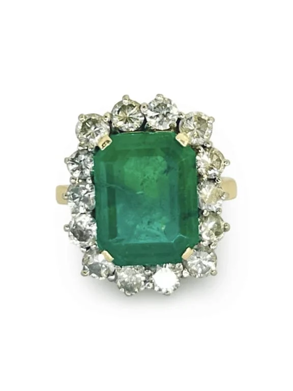 Пръстен от 6,80 ct изумрудено жълто злато