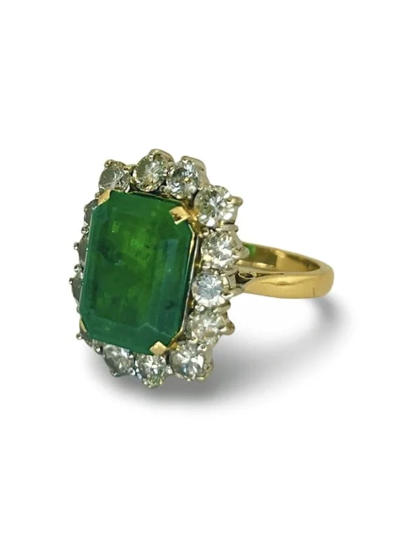 Пръстен от 6,80 ct изумрудено жълто злато