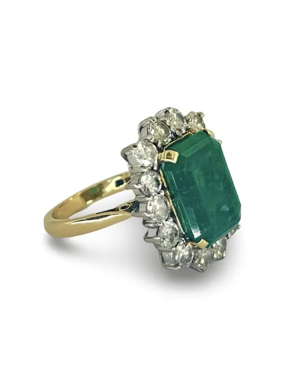 Пръстен от 6,80 ct изумрудено жълто злато