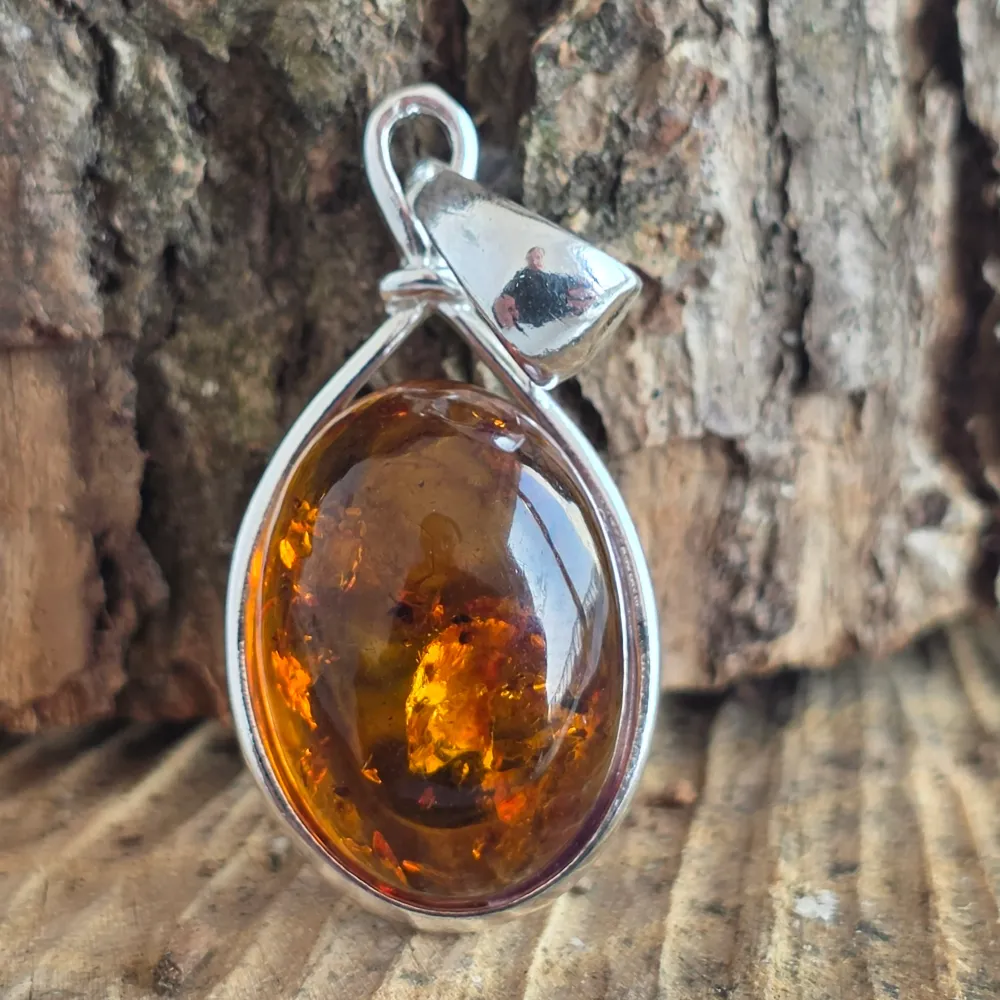 Сребърен медальон с кехлибар Amber22