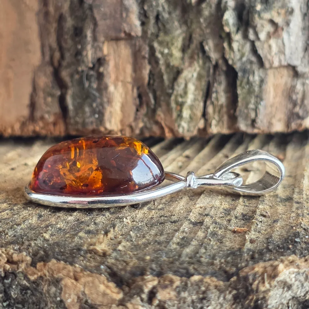 Сребърен медальон с кехлибар Amber22