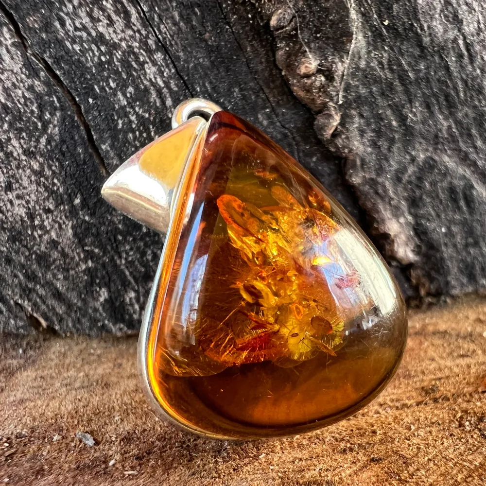 Сребърен медальон с кехлибар Amber8