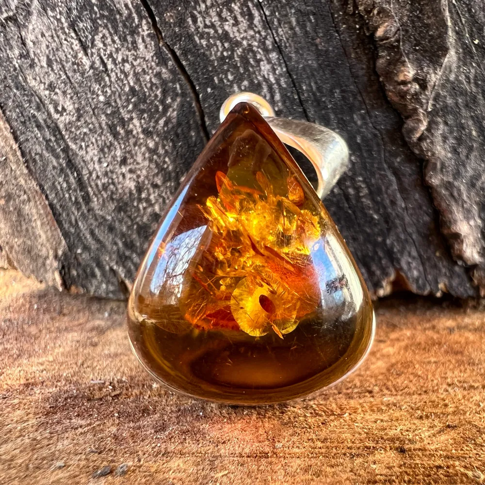 Сребърен медальон с кехлибар Amber8