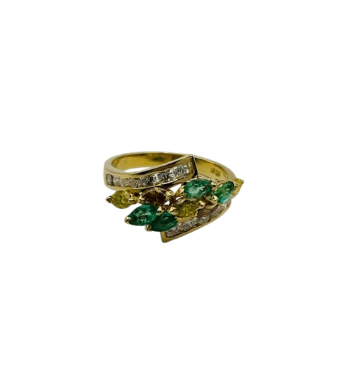 Anillo de oro amarillo con esmeraldas y diamondes fancy