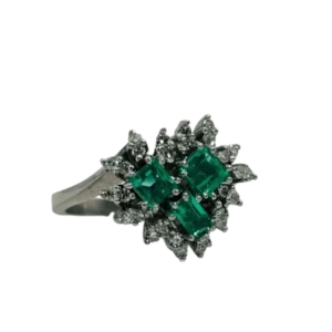 Anillo в Oro Blanco con Esmeraldas y Diamantes.