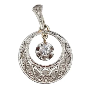 Висулка Art Deco бяло злато, диаманти и фино изваяна обковка (около 1920 г.)