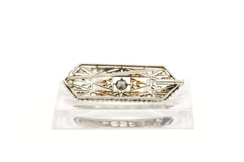 Брошка Art Deco от 18-каратово бяло злато, инкрустирана с перла и диаманти с "розов" шлиф