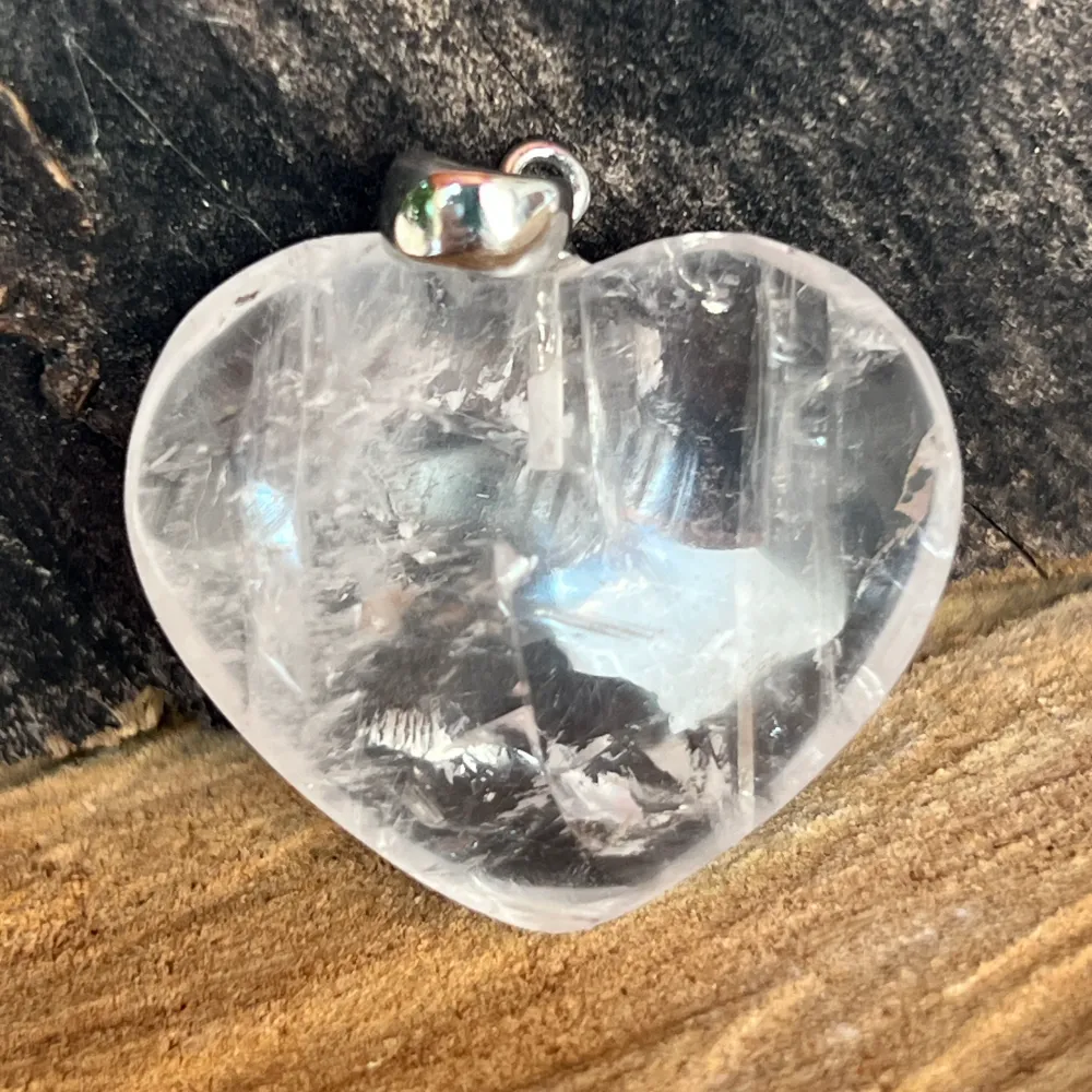 Висулка сърце планински кварц 3 см, камък на месеца април, birthstone