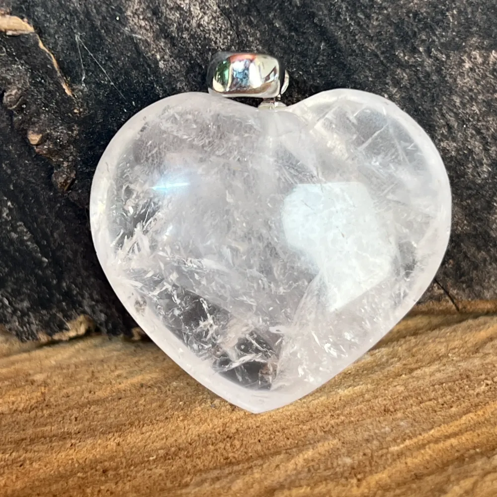 Висулка сърце планински кварц 3 см, камък на месеца април, birthstone