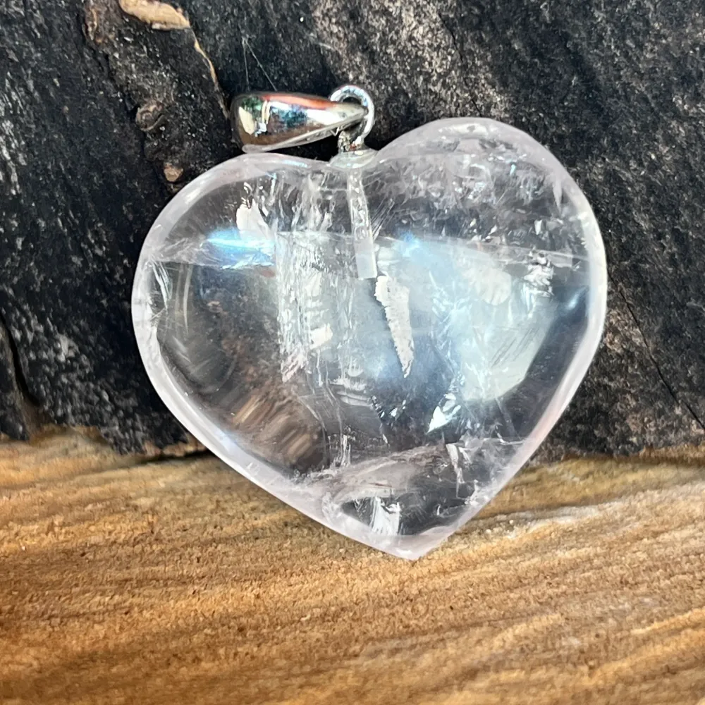 Висулка сърце планински кварц 3 см, камък на месеца април, birthstone