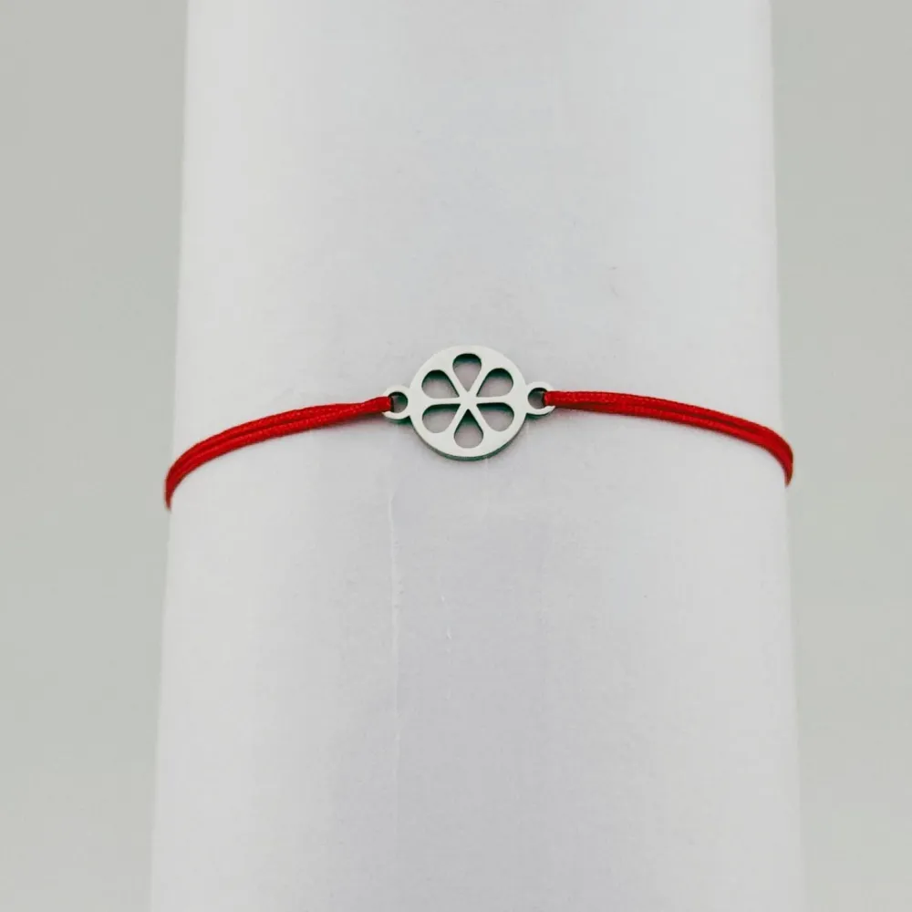 Bratara Martisor pentru Dama, Jolie, Model Floare Cerc, Set 12 bucati, Pandativ Argintiu din Inox cu Snur Rosu Ajustabil
