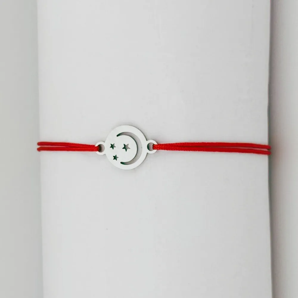 Bratara Martisor pentru Dama, Jolie, Model Luna Cerc, Set 12 bucati, Pandativ Argintiu din Inox cu Snur Rosu Ajustabil