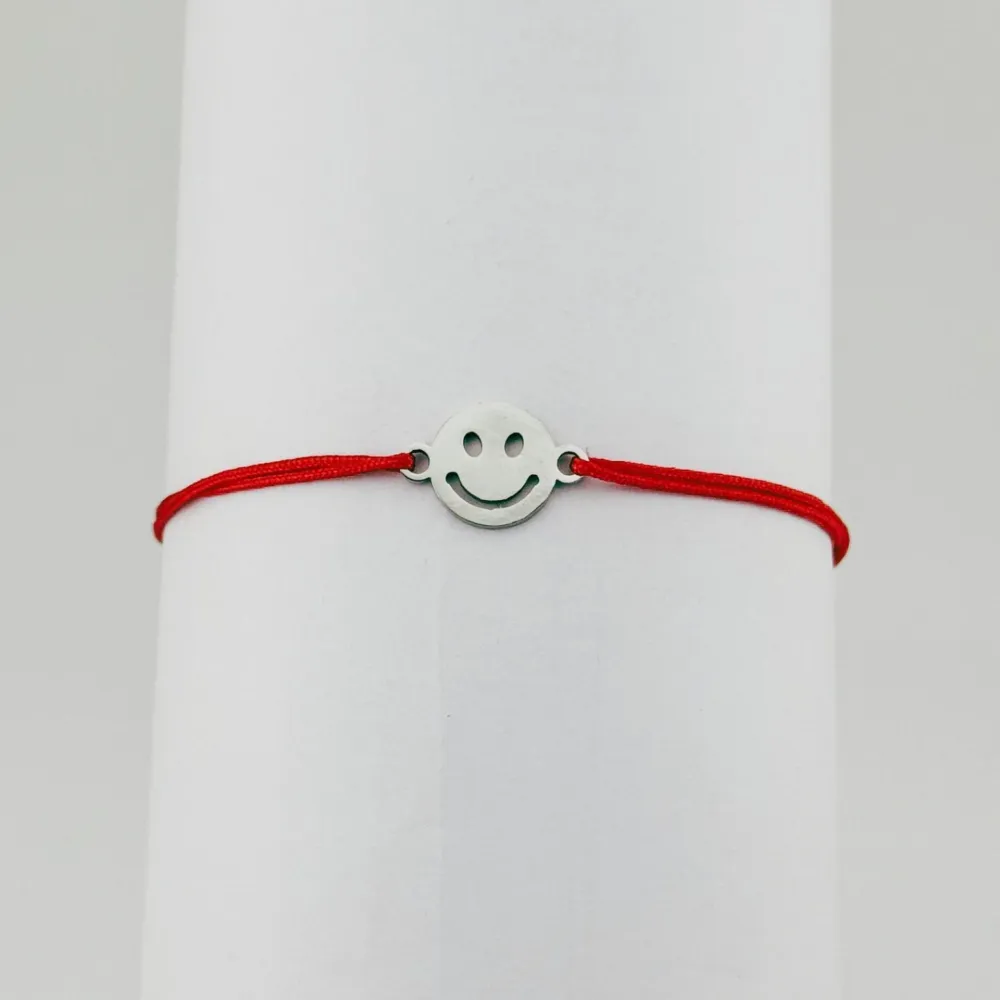 Bratara Martisor pentru Dama, Jolie, Model Smile, Set 12 bucati, Pandativ Argintiu din Inox cu Snur Rosu Ajustabil